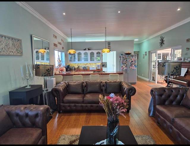 4 BEDROOM HOUSE FOR SALE IN KLEINBAAI